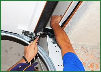 Quality Garage Door Lake Bluff, IL 847-904-1635 - garagedoor-spring-repair-t-21-gr-39m